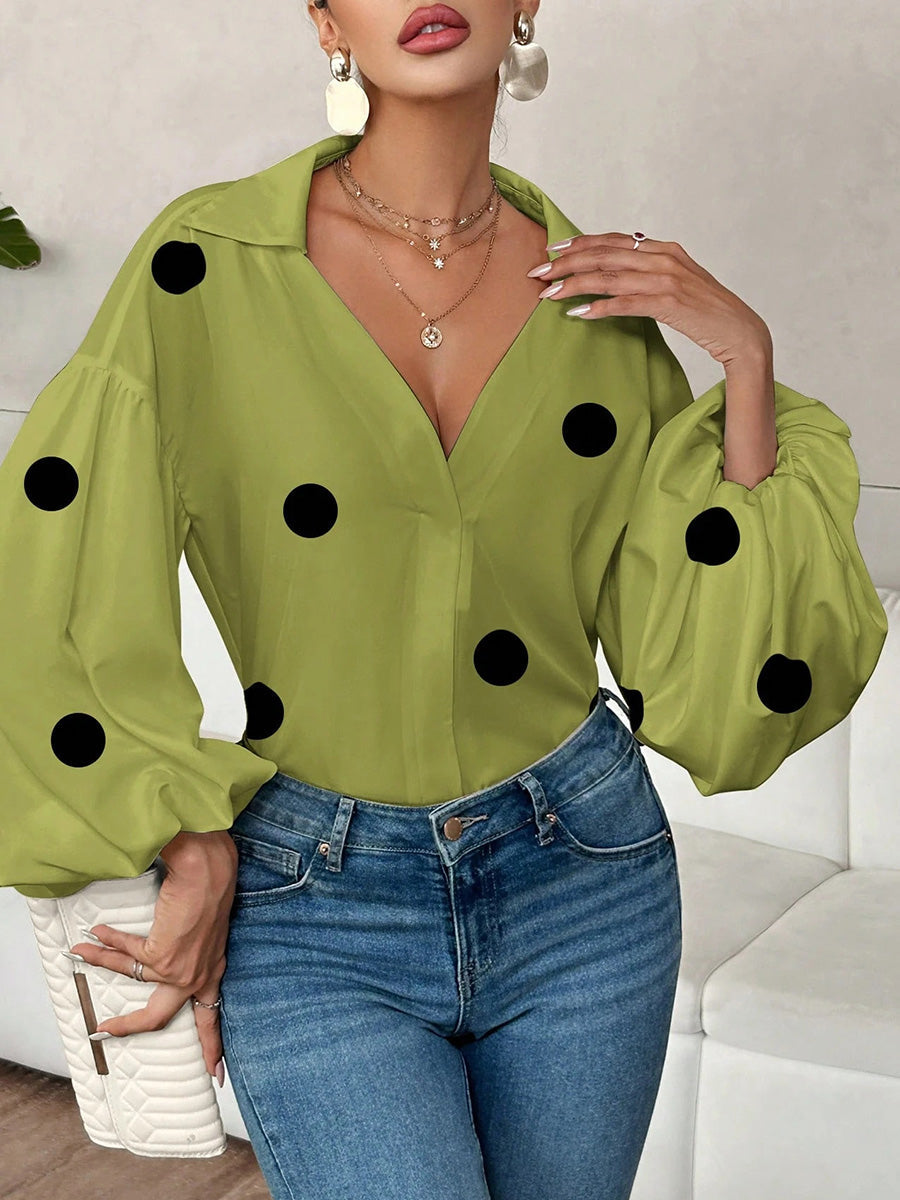 Damenbluse Mit Polka Dot Falten Und Reverskragen