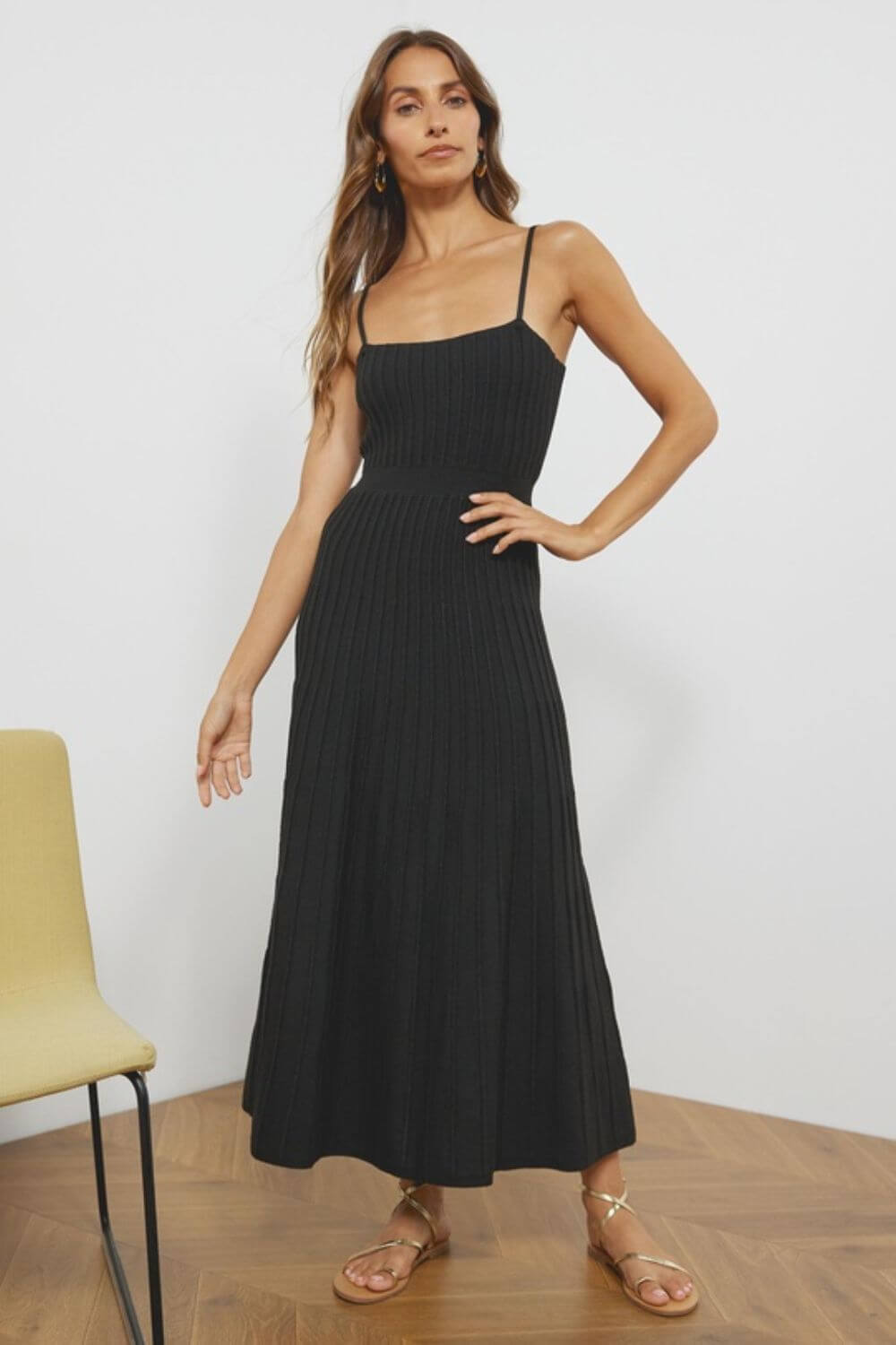 Plissiertes Strick-Midikleid mit Spaghettiträgern