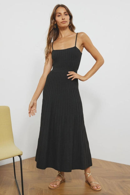 Plissiertes Strick-Midikleid mit Spaghettiträgern