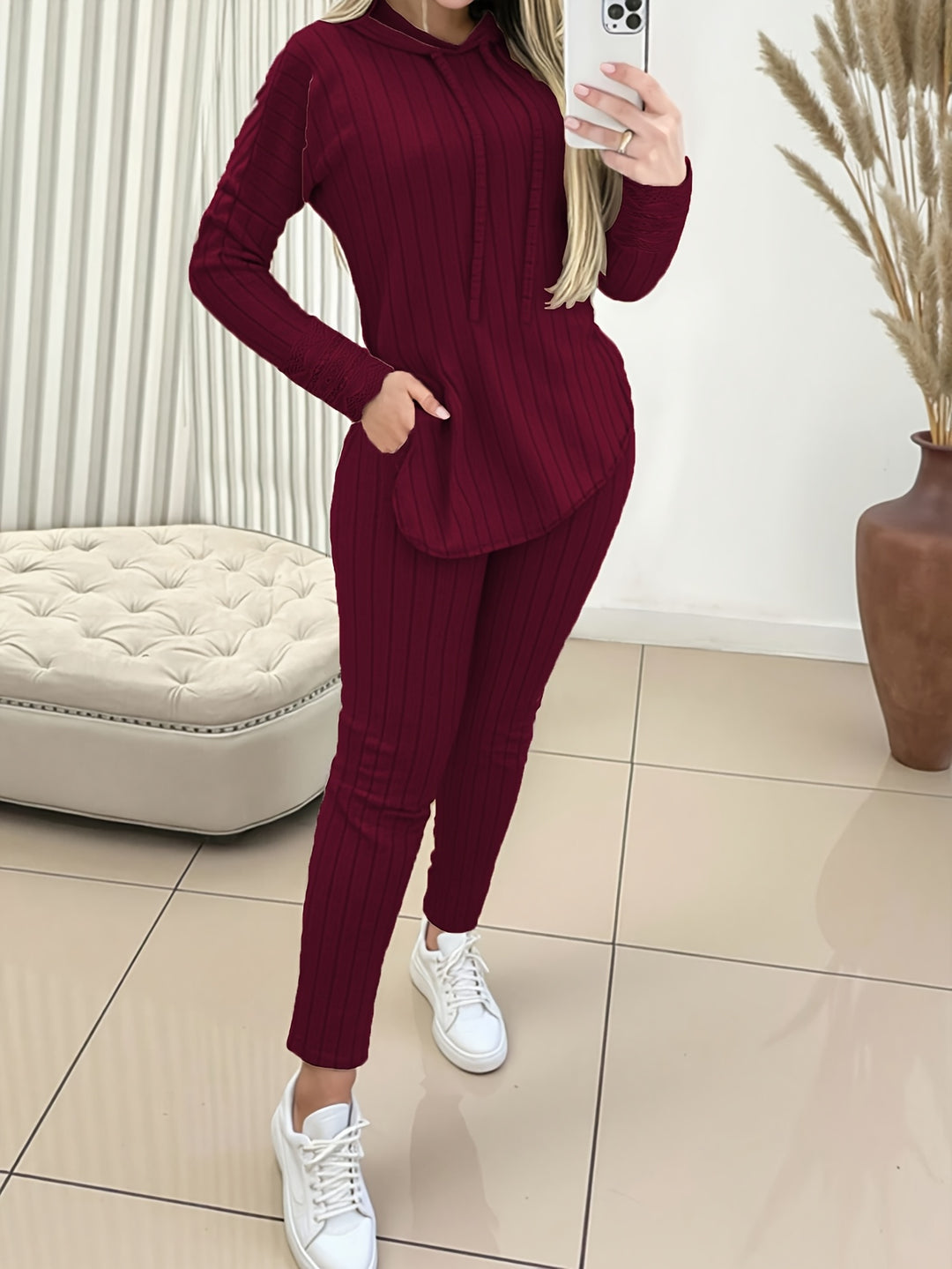 Zweiteiliges Strickset mit Kapuzenpullover und Hose für Damen