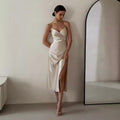 Luxuriöses Satin-Cocktailkleid für Damen mit drapiertem Seitenschlitz