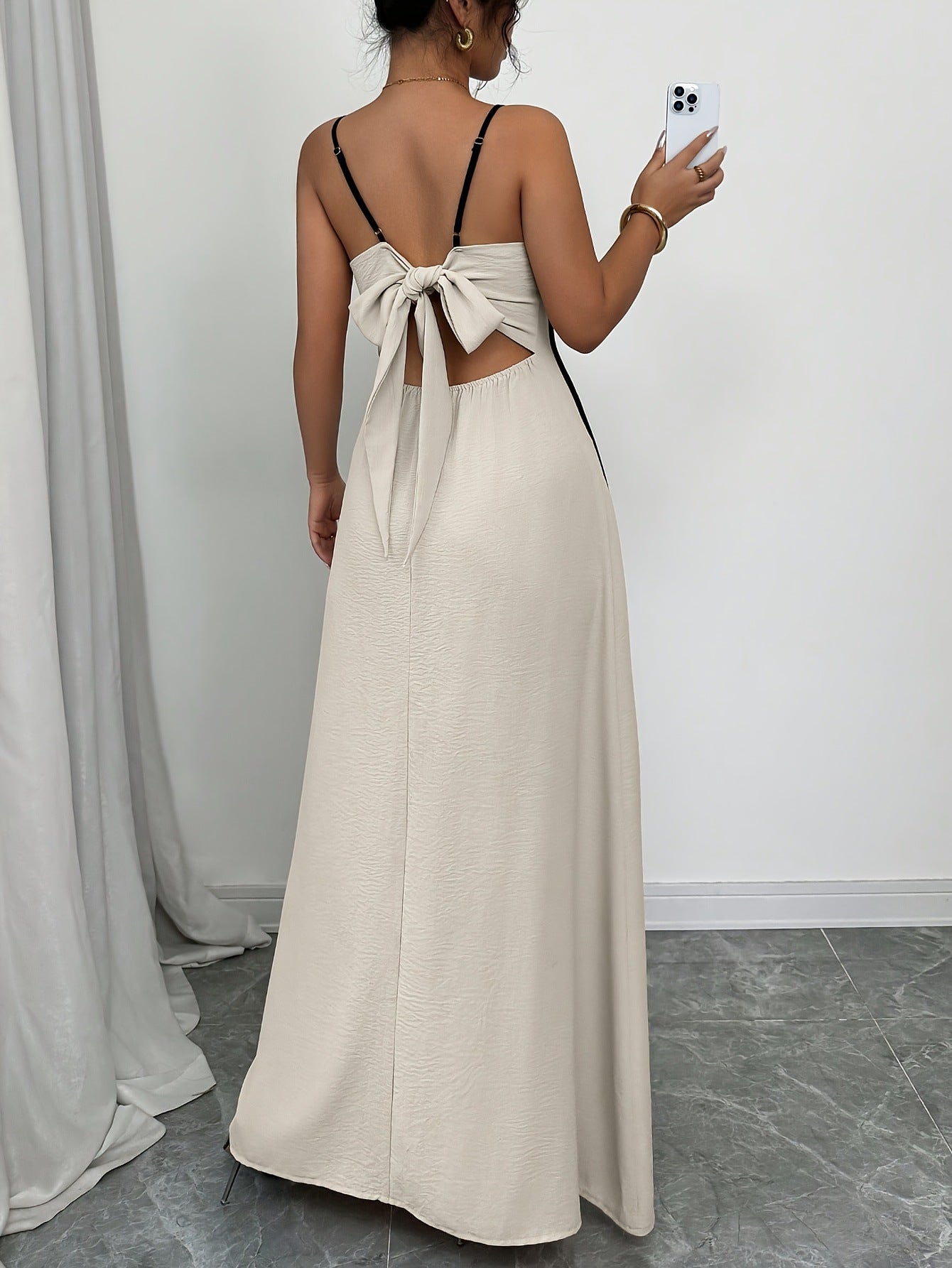 Ärmelloses Sommerkleid aus Viskose Beige