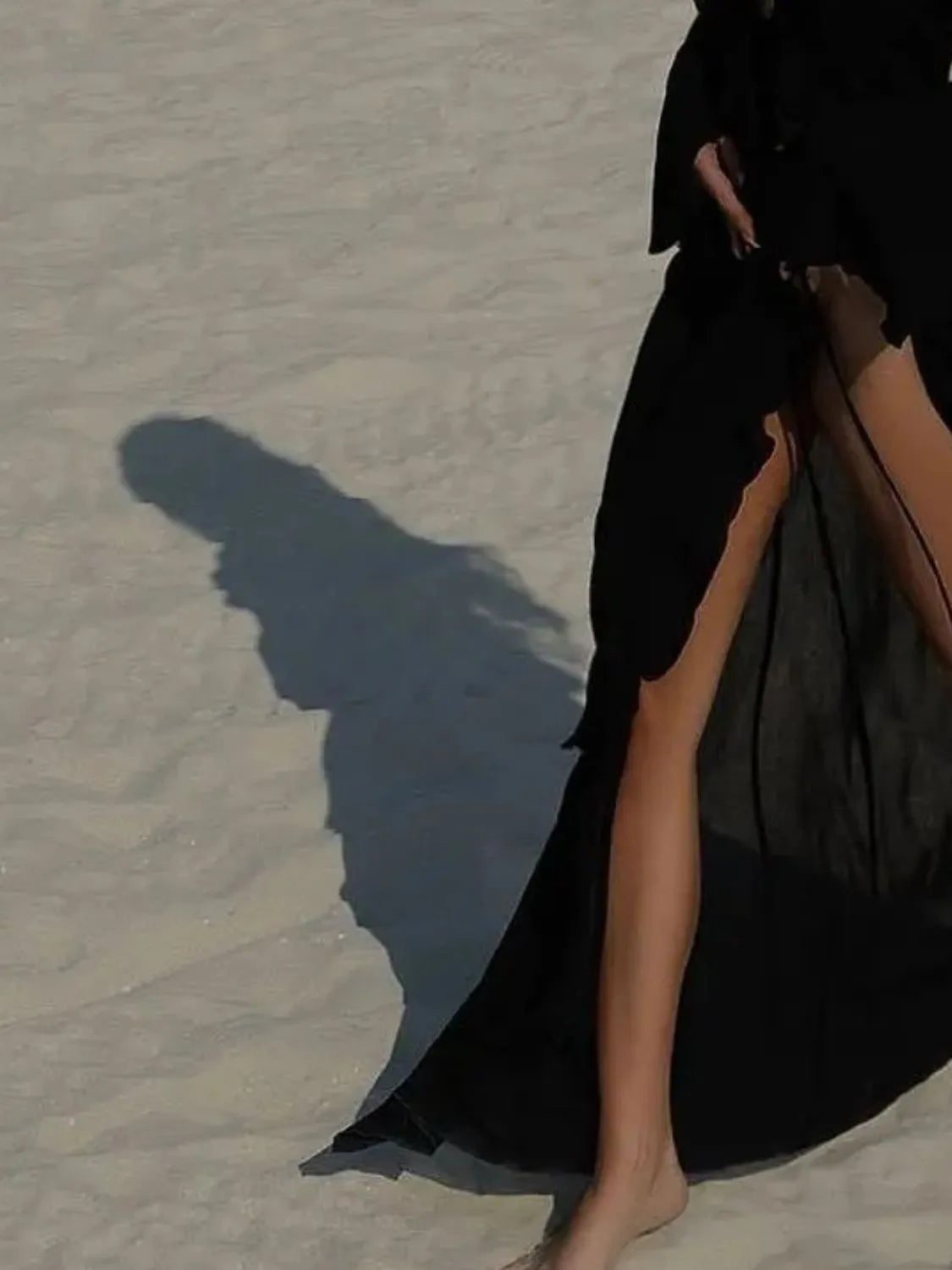 Langärmliges Strandkleid mit Rüschen