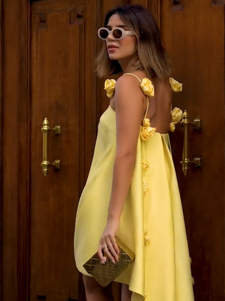 Rückenfreies A-Linien Mini-Kleid mit 3D-Rosenapplikation in Gelb