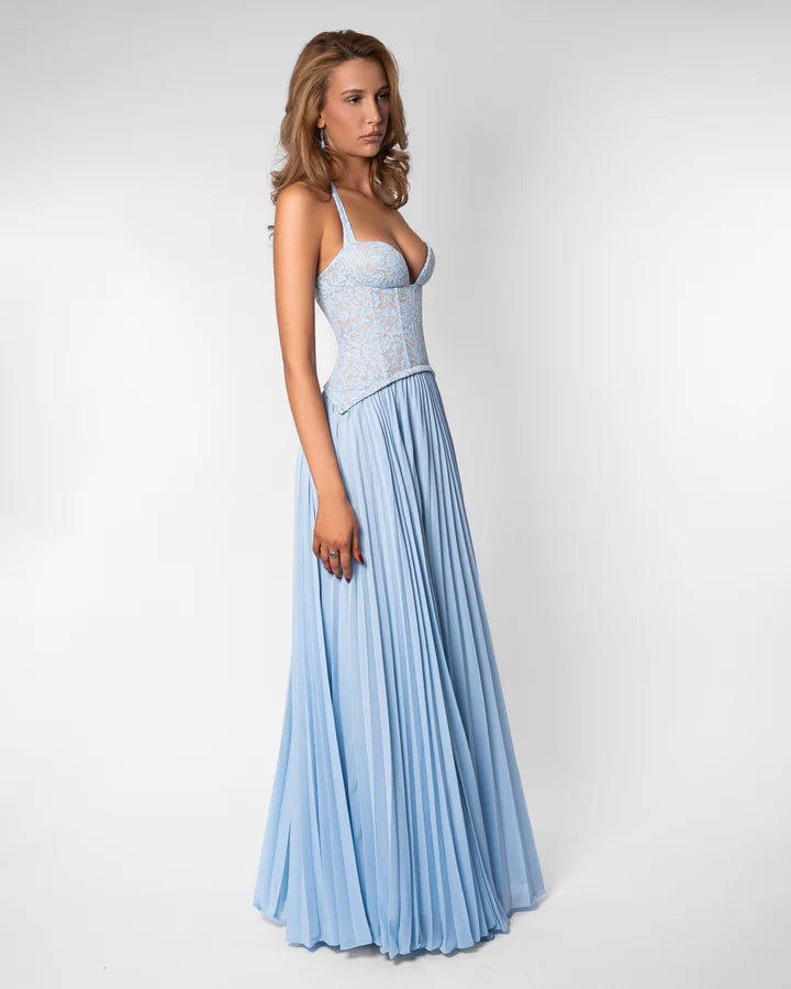 Fließendes Maxikleid in lebendigen Farben
