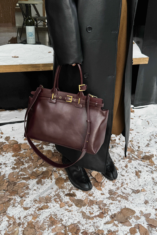 LuxeBel Bordeaux | Luxuriöse große Handtasche aus veganem Leder mit goldenen Details für Damen