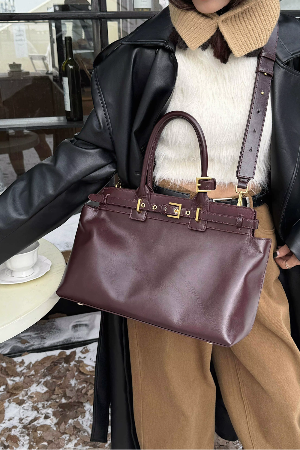 LuxeBel Bordeaux | Luxuriöse große Handtasche aus veganem Leder mit goldenen Details für Damen