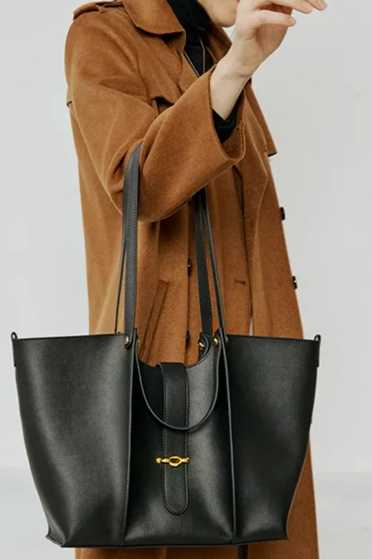 Vera Noir | Große Business-Tasche aus veganem Ultrafiber mit Laptopfach und goldenen Details für Damen