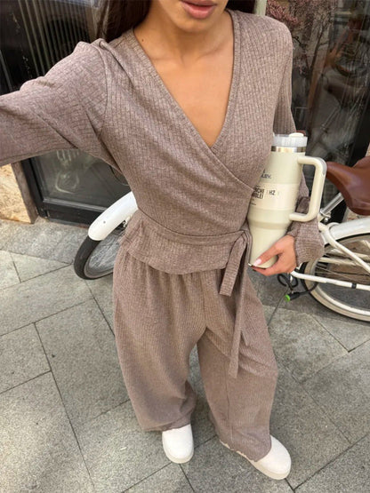 Grau Geripptes Strick-Crop-Top und Weite Hosen Set