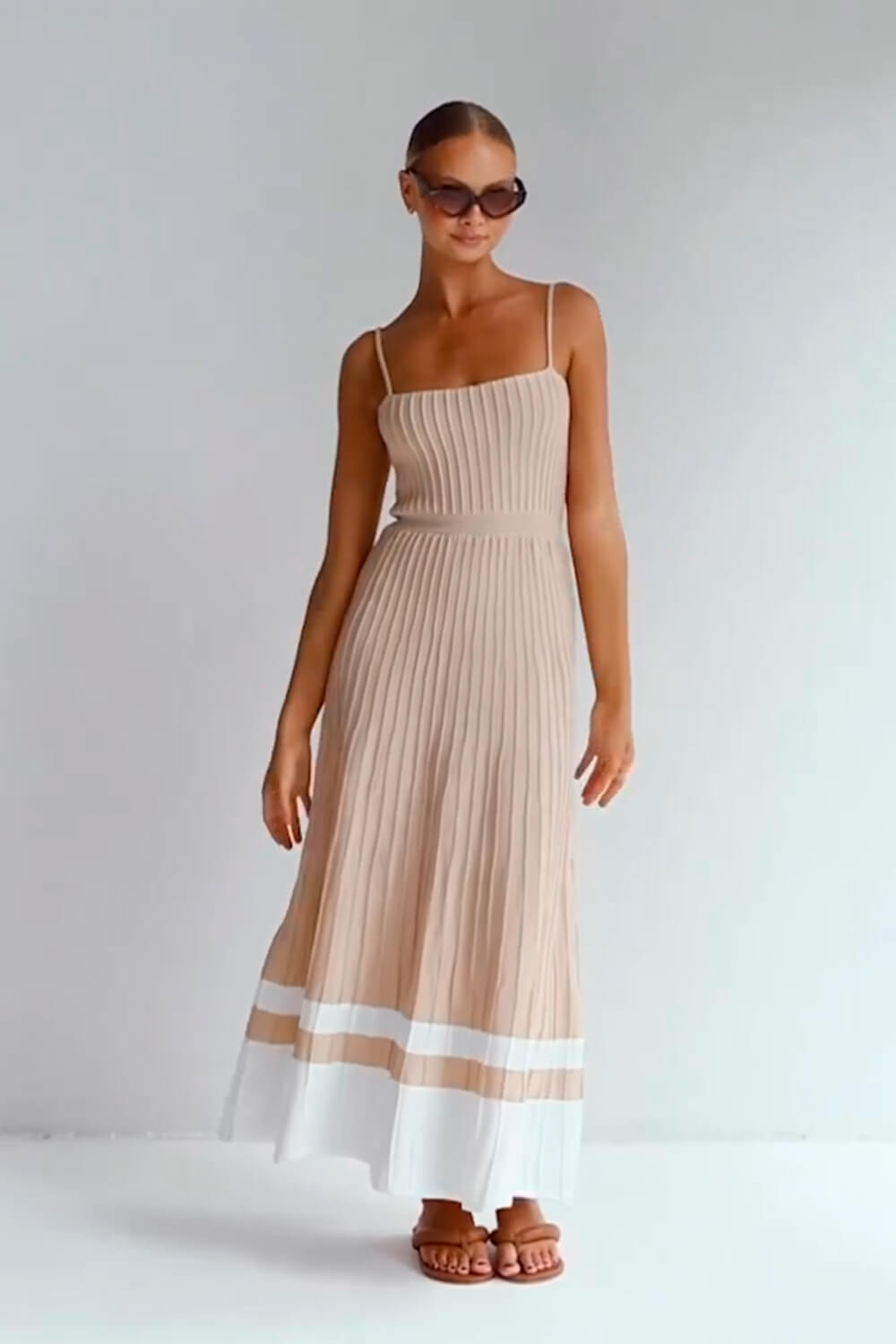 Plissiertes Strick-Midikleid mit Spaghettiträgern