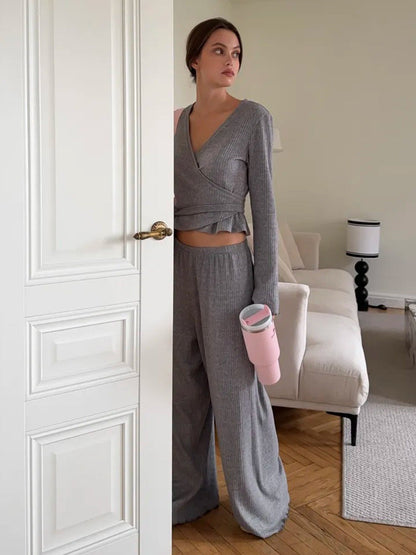 Grau Geripptes Strick-Crop-Top und Weite Hosen Set