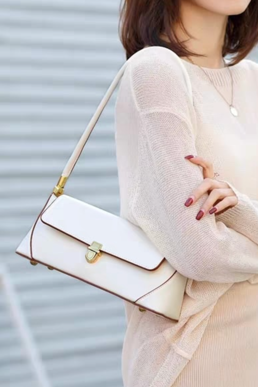 Celeste Ivory | Kompakte Handtasche aus veganem Ultrafiber mit goldenen Details für Damen