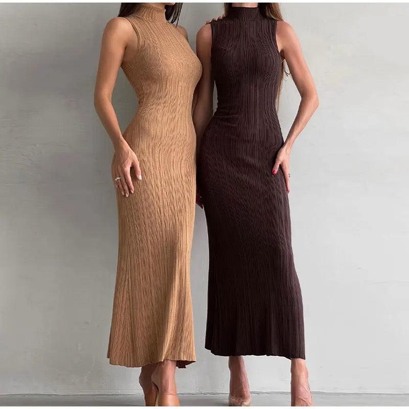 Weiches Strickkleid mit figurbetontem Oberteil und ausgestelltem Rock, Midi-Länge, Damen