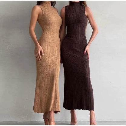Weiches Strickkleid mit figurbetontem Oberteil und ausgestelltem Rock, Midi-Länge, Damen