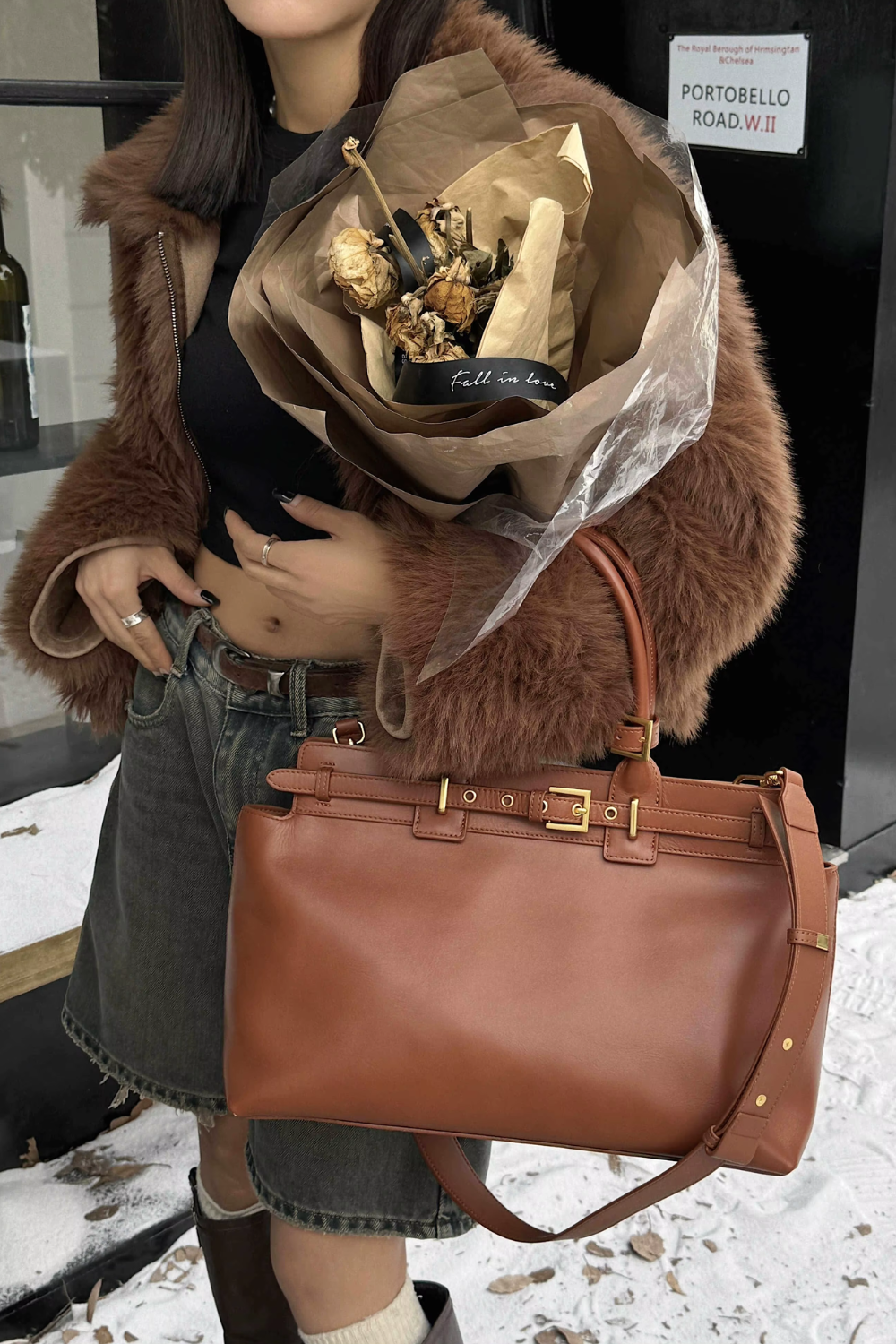 LuxeBel Karamell | Große elegante Handtasche aus veganem Leder mit Schnallendetail für Damen