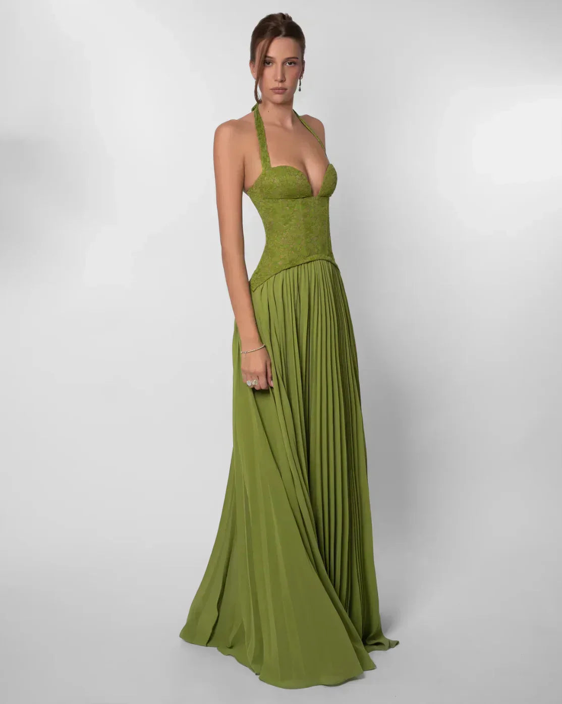 Fließendes Maxikleid in lebendigen Farben