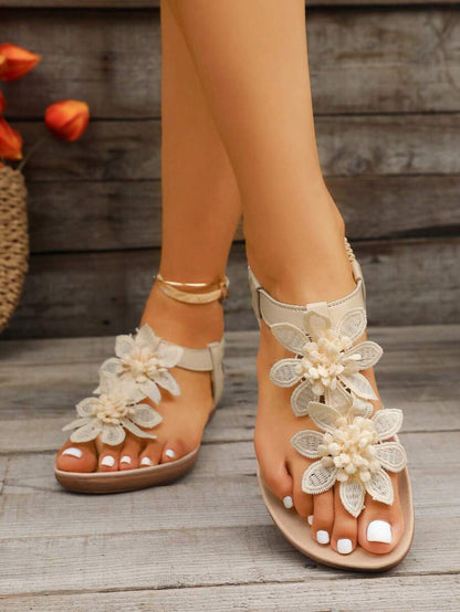 Bequeme Damen Sandalen mit Fersenriemen in Nahaufnahme