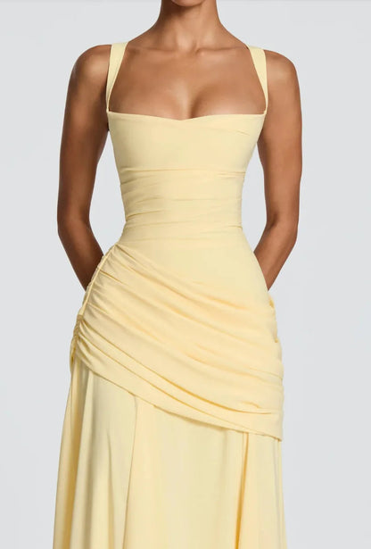 Gelbes gerafftes, drapiertes Maxikleid