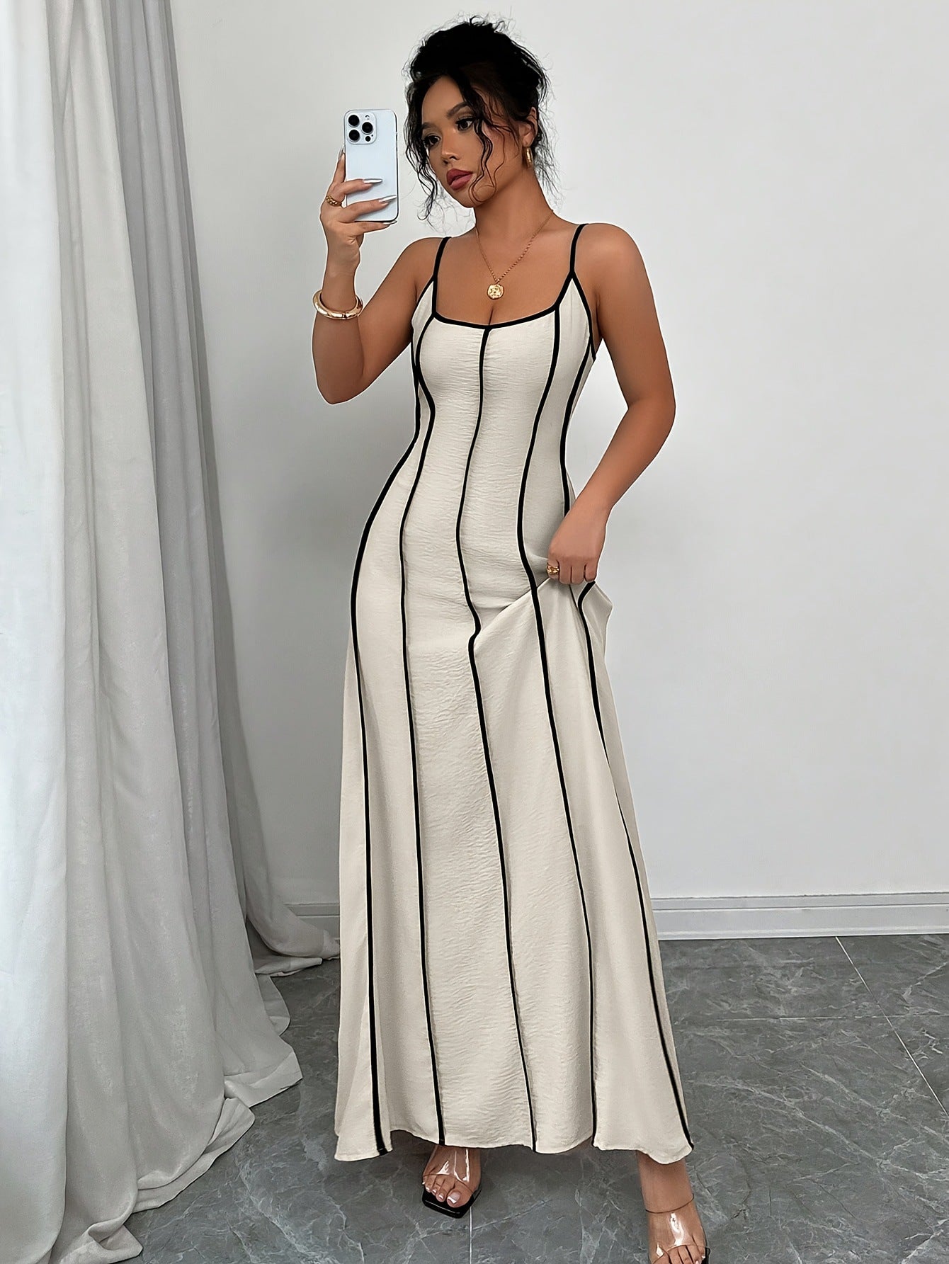 Ärmelloses Sommerkleid aus Viskose Beige