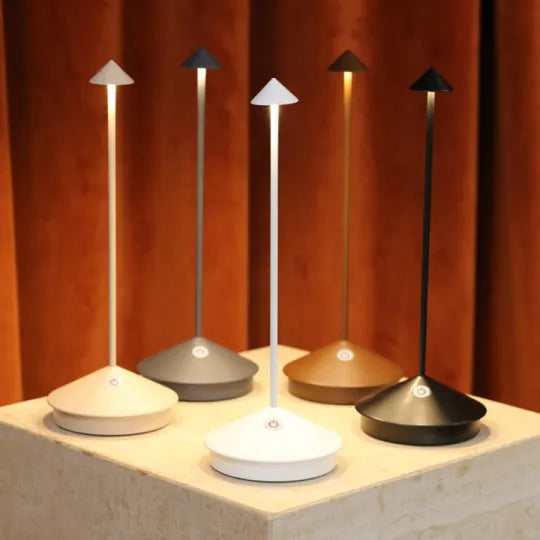 Kabellose LED-Tischlampe – Dimmbar & Wasserfest für Innen- und Außenbereich