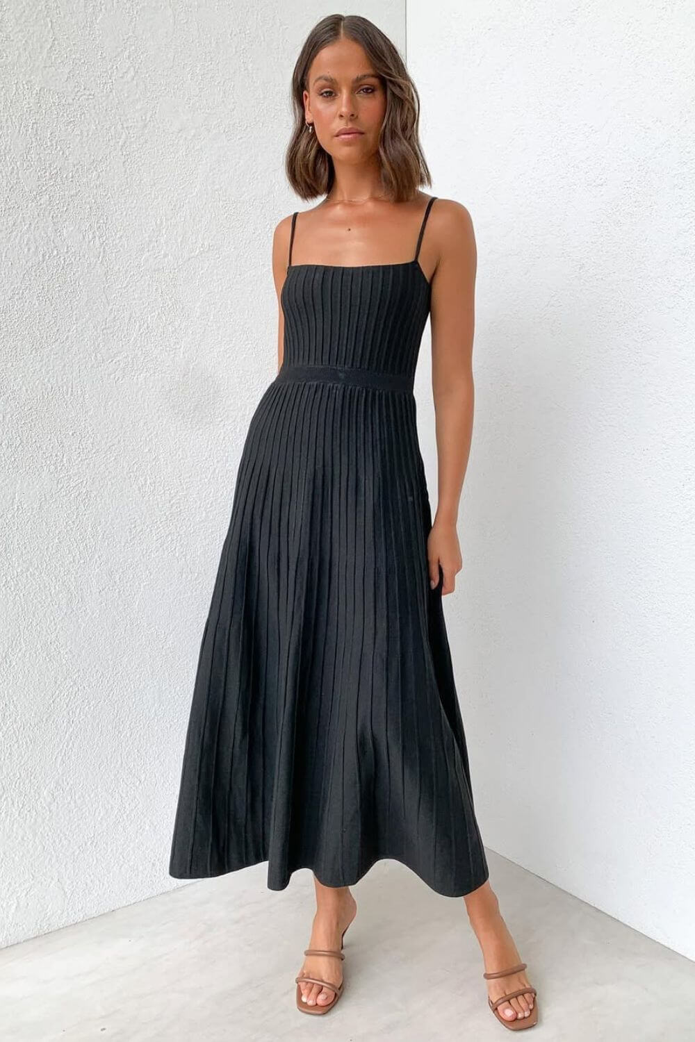 Plissiertes Strick-Midikleid mit Spaghettiträgern