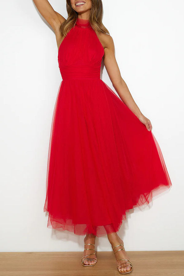 Maxikleid mit gerafftem Tüll-Halfterdetail