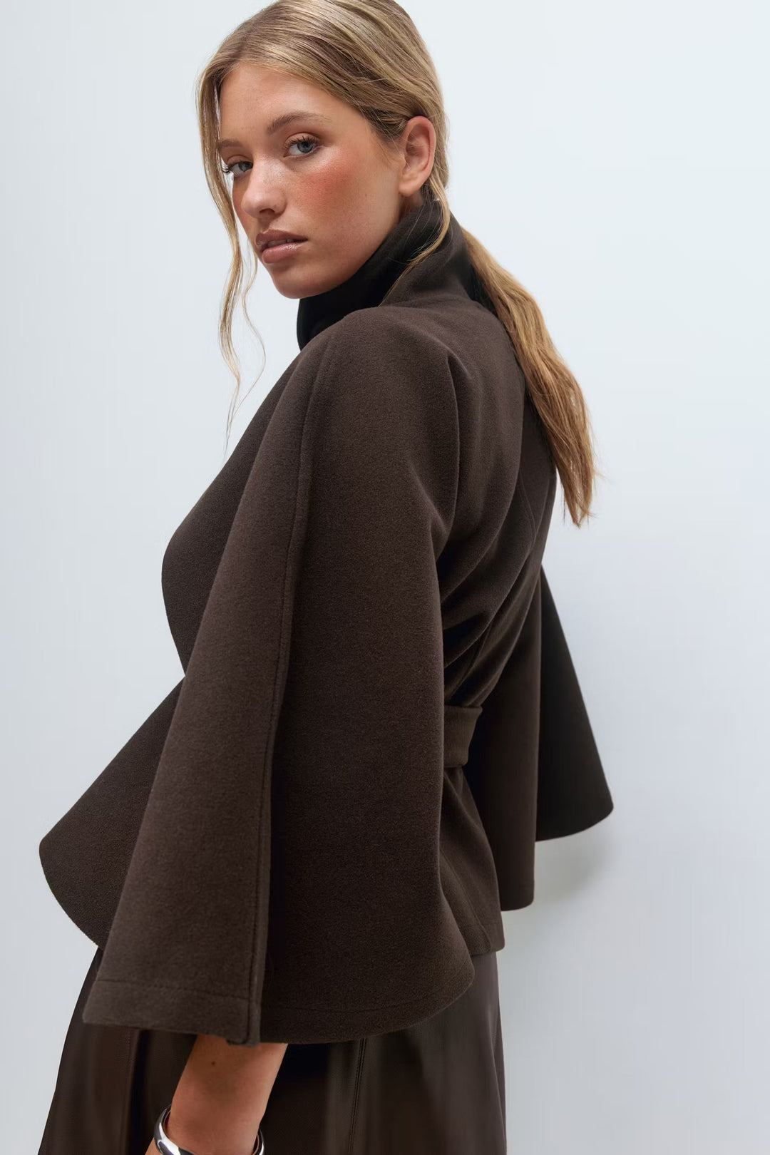 Damen Cape Jacke Mit Modernem Design