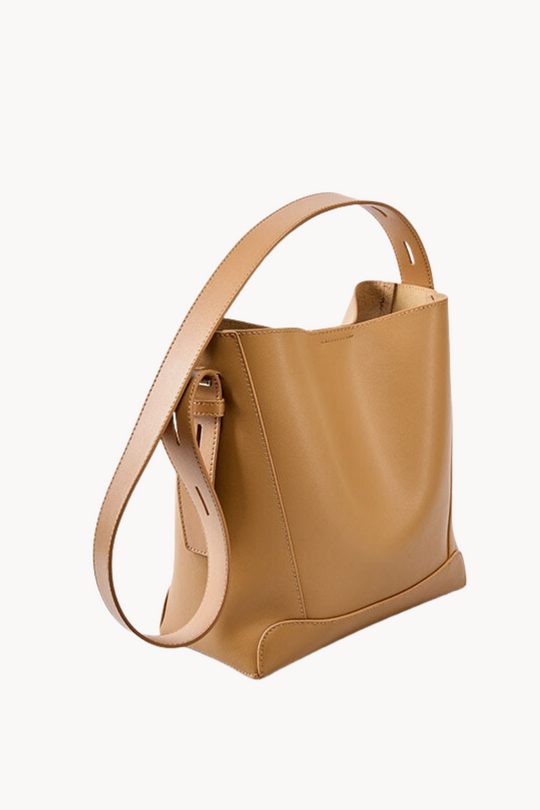 Casual Karamell | Schlichte Umhängetasche aus veganem Ultrafiber mit Laptopfach und goldenen Details für Damen