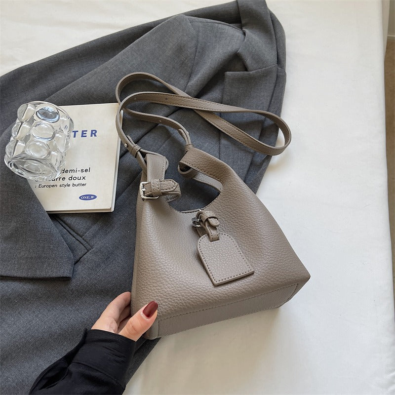 Vegane Leder Mini-Beuteltasche mit verstellbarem Riemen