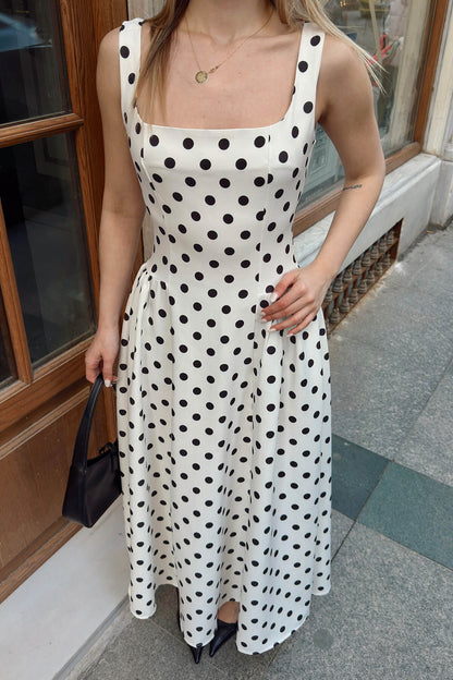 Damen Midi-Kleid mit Glockenrock und weißen Polka Dots, tailliert mit breiten Trägern