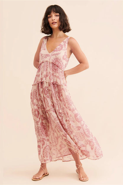 Damen Sommer-Maxikleid mit Blumenprint als kompletter Outfitblick