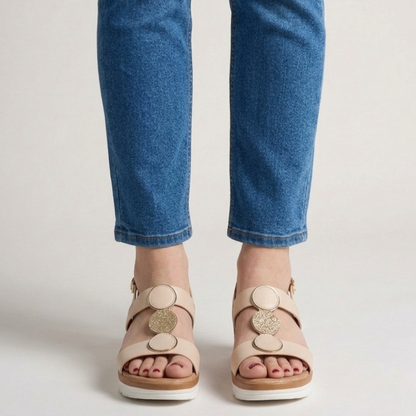 Modische Sandalen mit Keilabsatz und hohem Tragekomfort
