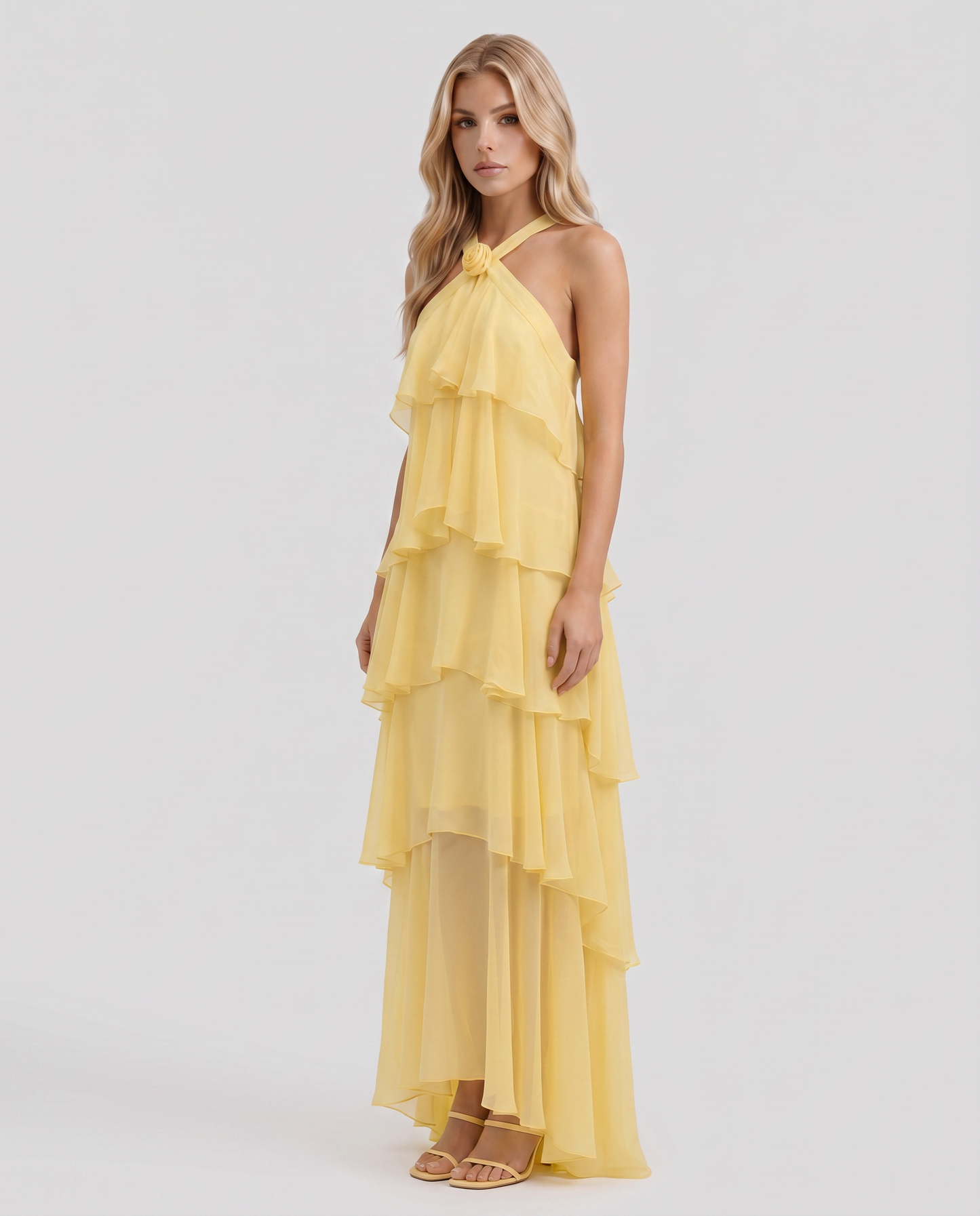 Maxikleid mit mehrlagigem Volant und Neckholder-Ausschnitt