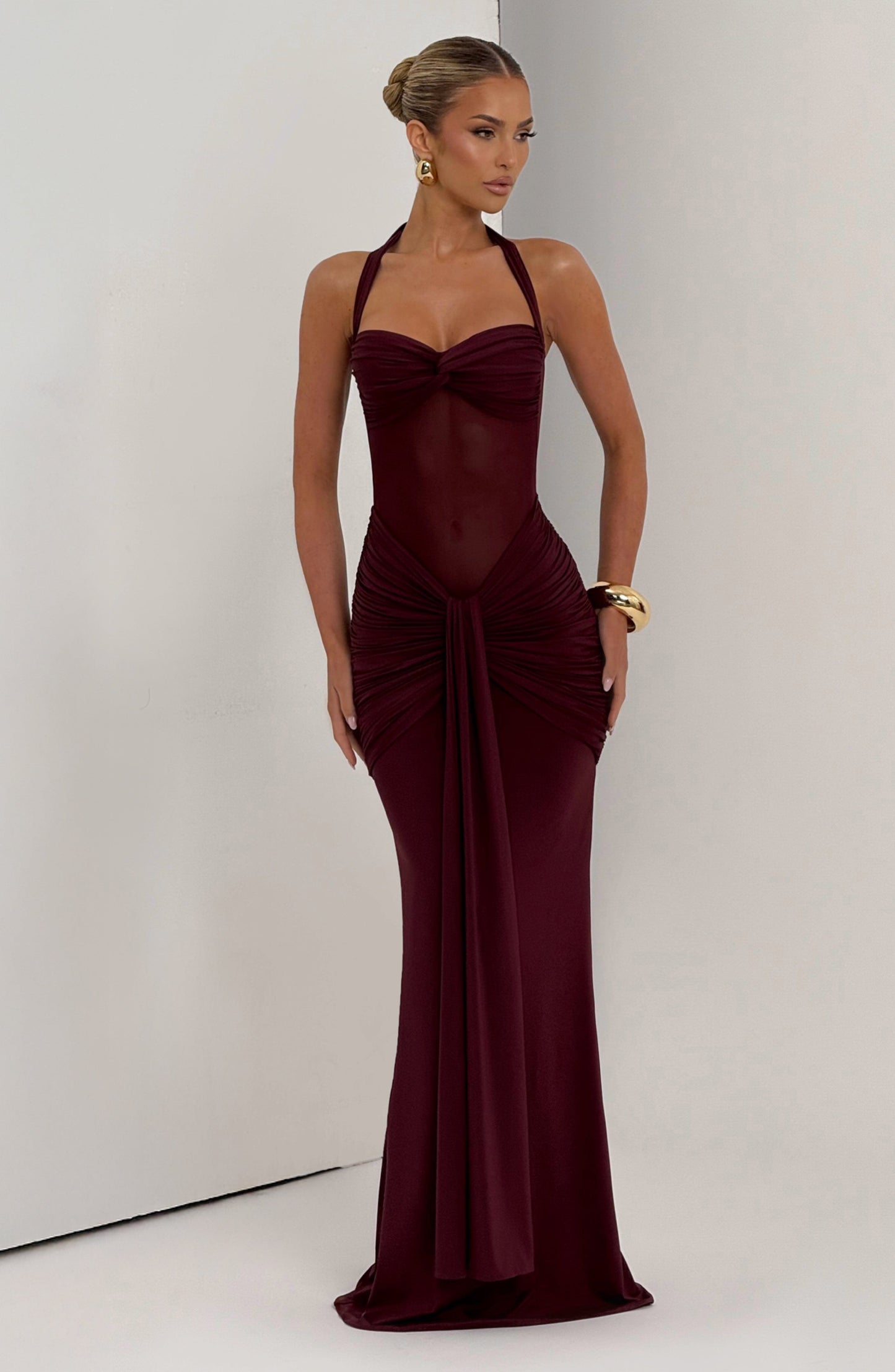 Ärmelloses gerafftes Jersey-Mesh-Maxikleid