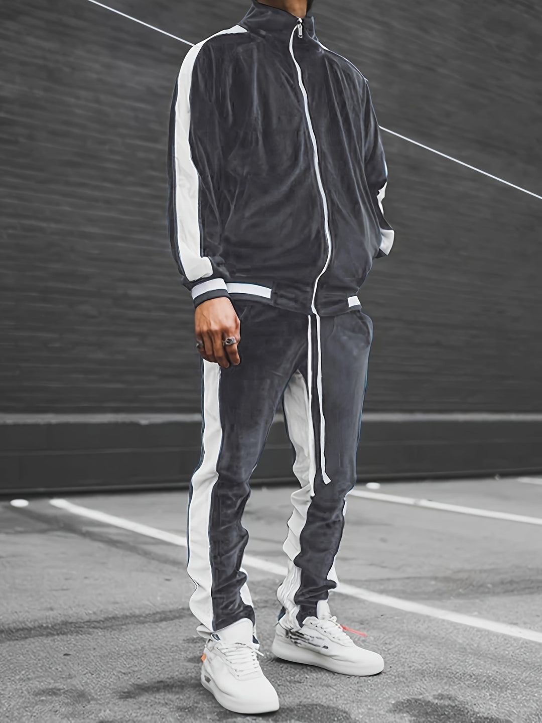 Zweiteiliger Trainingsanzug mit Reißverschluss und Kontraststreifen für Herren