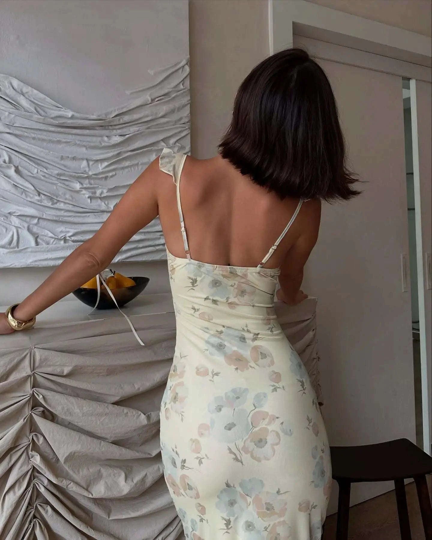 Florales Maxikleid mit tiefem V-Ausschnitt und offenem Rücken Sommerkleid