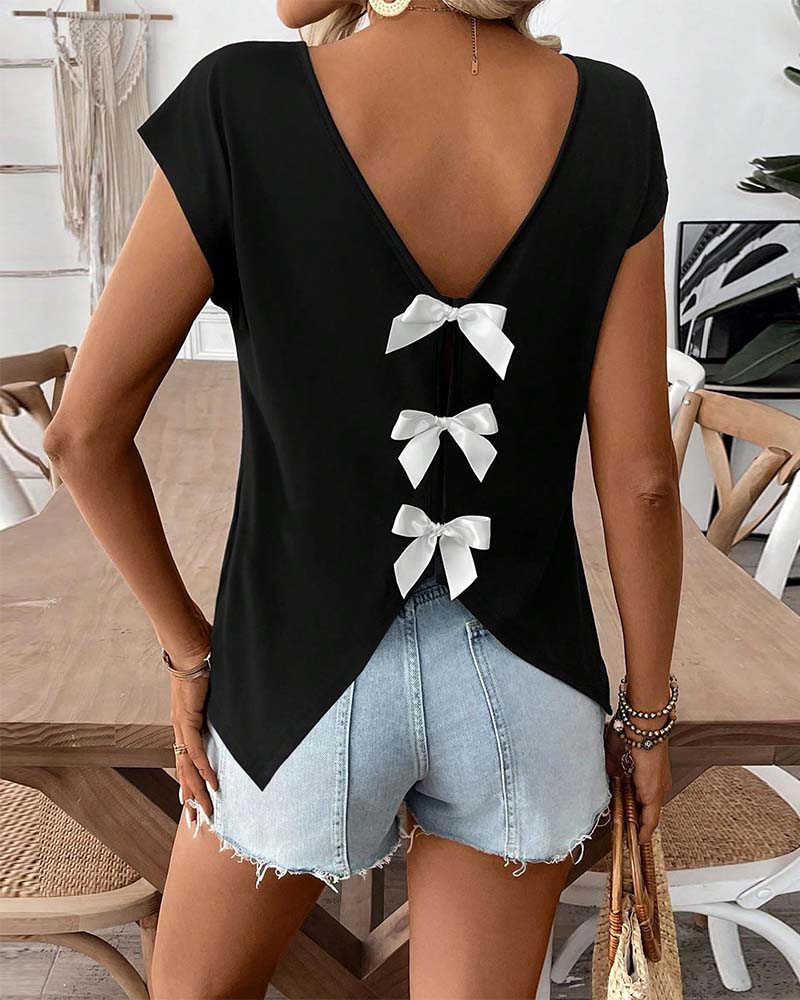 Detailansicht des V-Ausschnitts am Damen T-Shirt