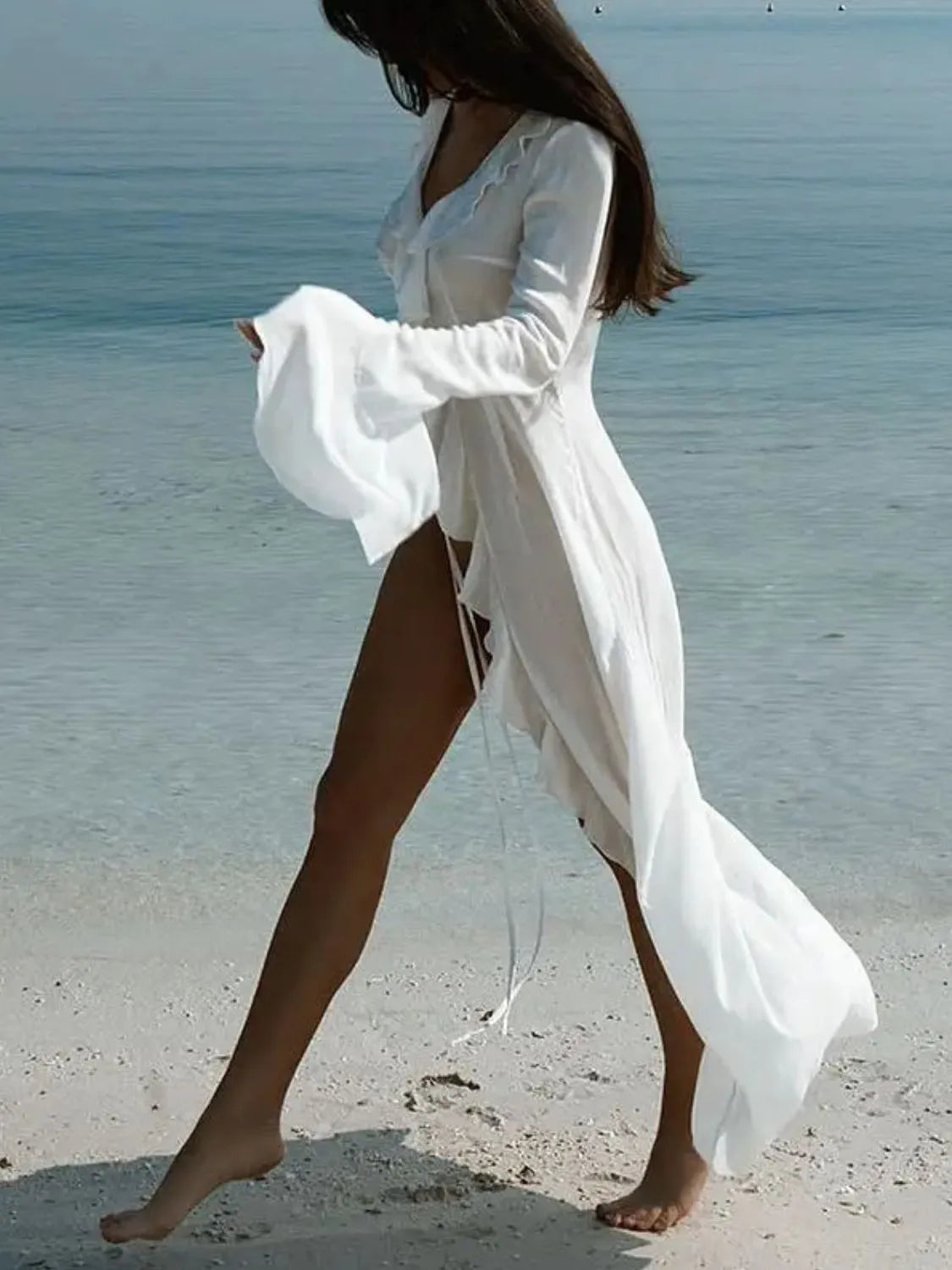 Langärmliges Strandkleid mit Rüschen