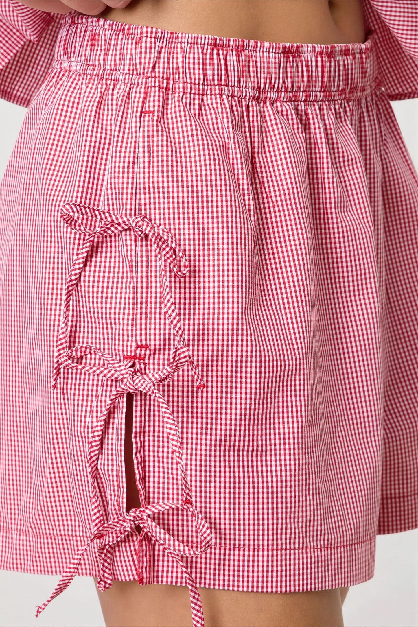 Nahaufnahme des Streifenmusters der Damen-Shorts