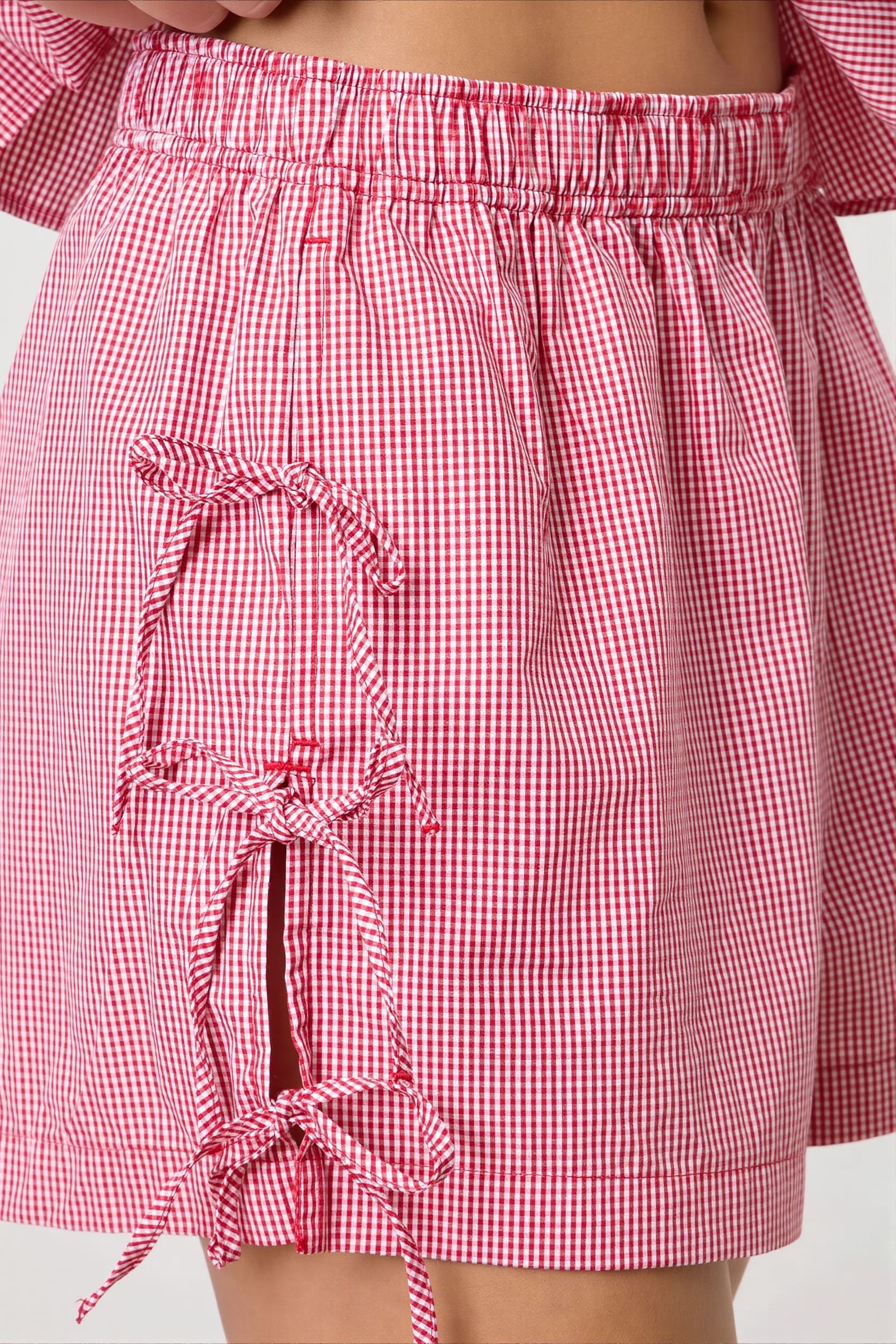 Nahaufnahme des Streifenmusters der Damen-Shorts