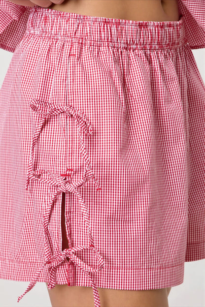 Nahaufnahme des Streifenmusters der Damen-Shorts