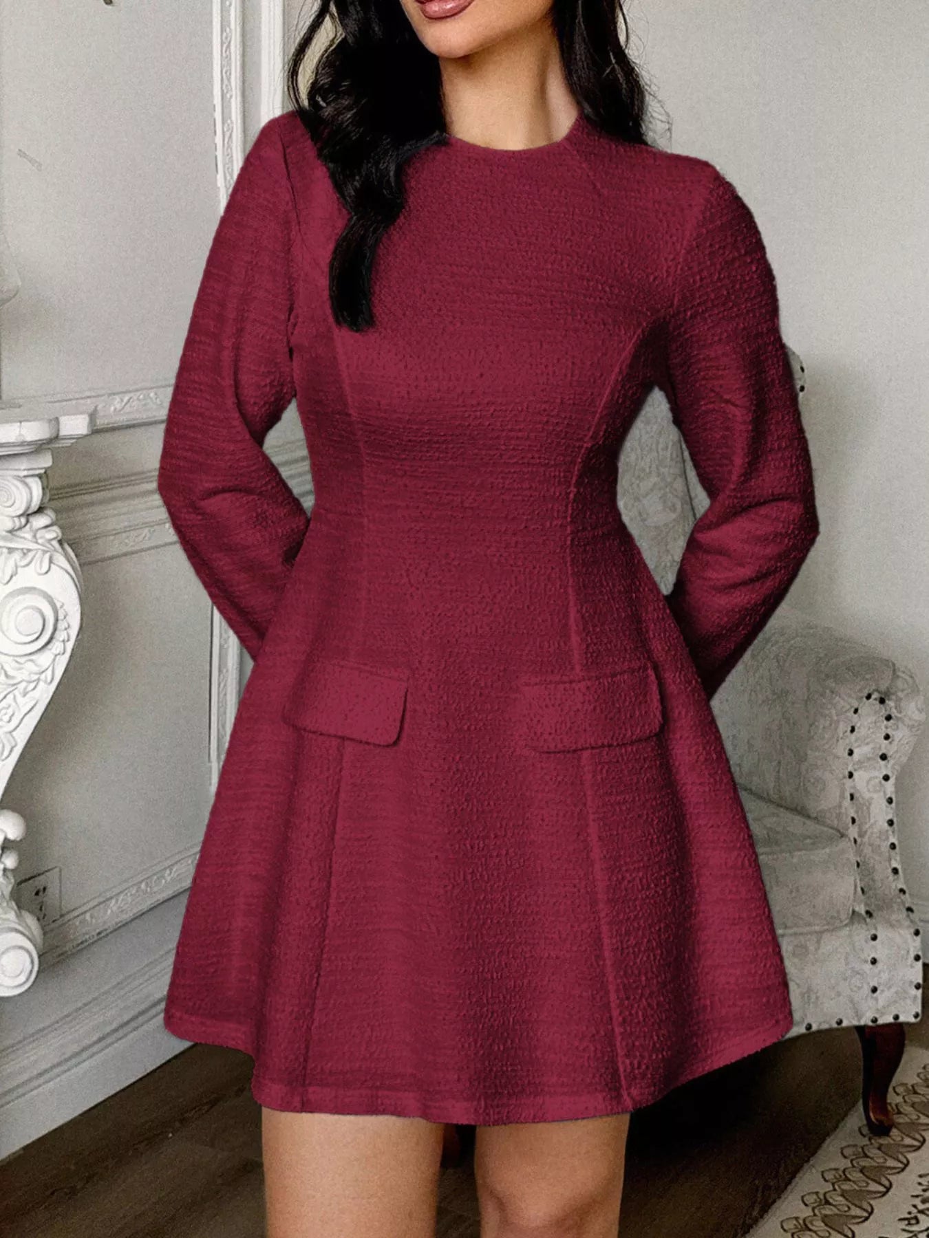 Damen Minikleid mit Ausschnitt am Rücken und langen Ärmeln