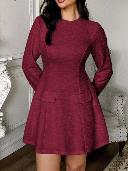 Damen Minikleid mit Ausschnitt am Rücken und langen Ärmeln