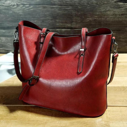Glänzende geräumige Schultertasche für Damen