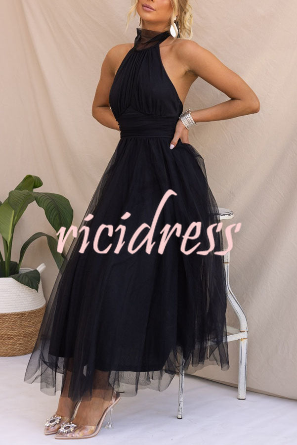 Maxikleid mit gerafftem Tüll-Halfterdetail