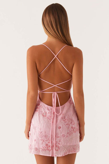 Kurzkleid mit Paillettenverzierung