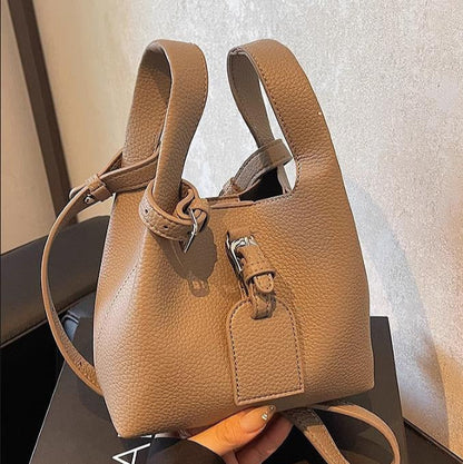 Vegane Leder Mini-Beuteltasche mit verstellbarem Riemen