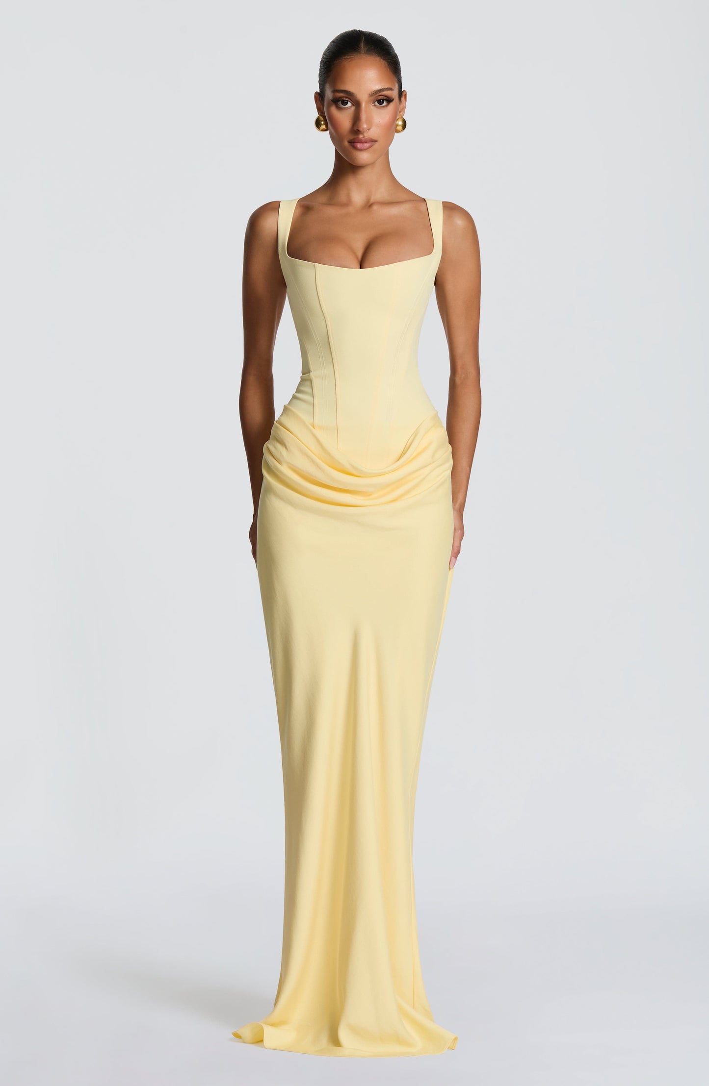 Maxikleid aus Krepp-Satin mit Wasserfallausschnitt und ärmellos
