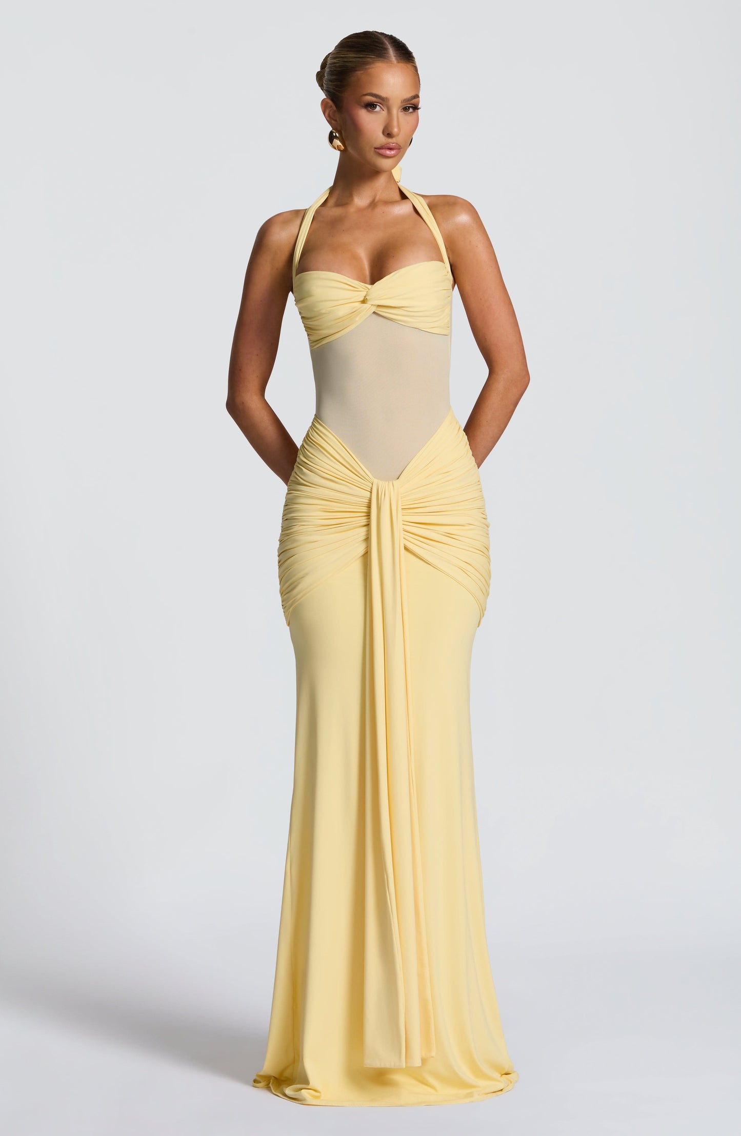 Ärmelloses gerafftes Jersey-Mesh-Maxikleid