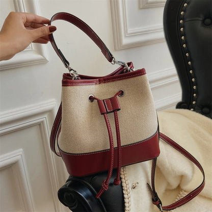 Canvas-Eimer-Tasche mit veganem Lederbesatz und Kordelverschluss